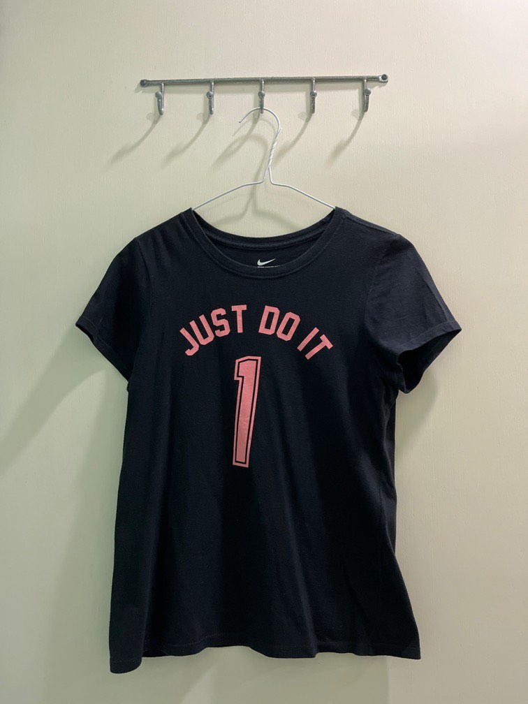 Girls black hotsell nike shirt