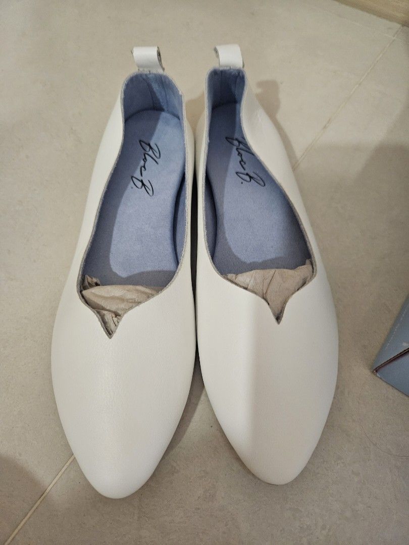 White new arrivals pointed flats