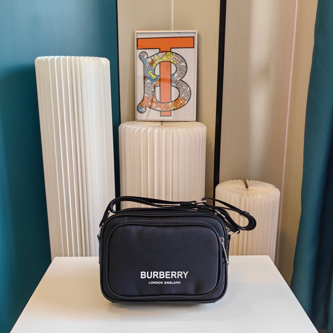 Burberry Logo Print Belt Bag Black Cloth ref.794179 - Joli Closet