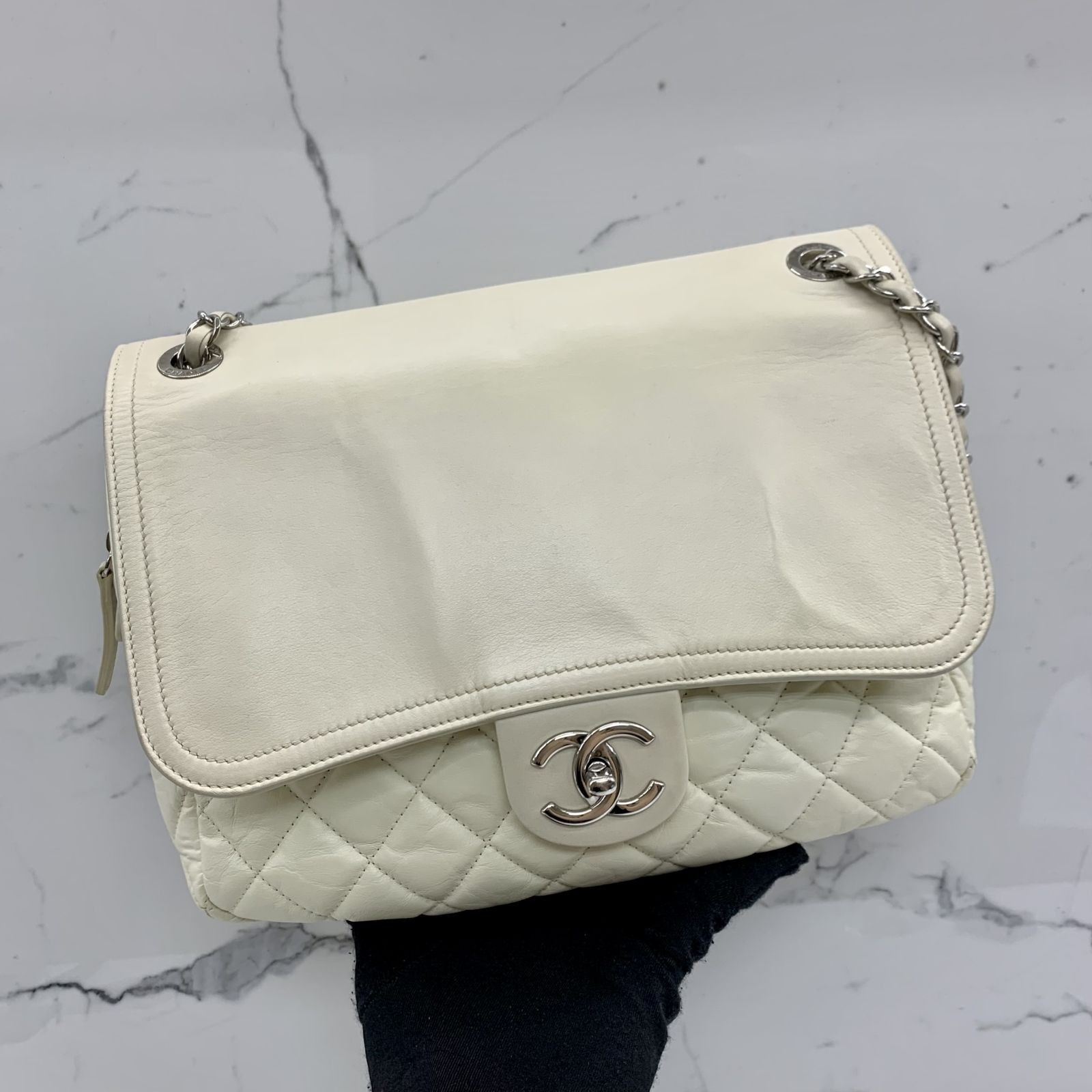 CHANEL CALF WHITE MATELASSE FLAP WITH ZIP NO.15 WITH CARD CHAIN