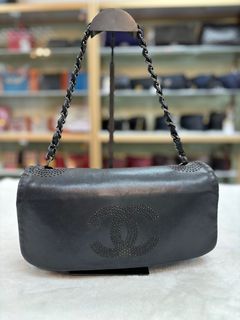 classic handbag lambskin & gold tone metal black