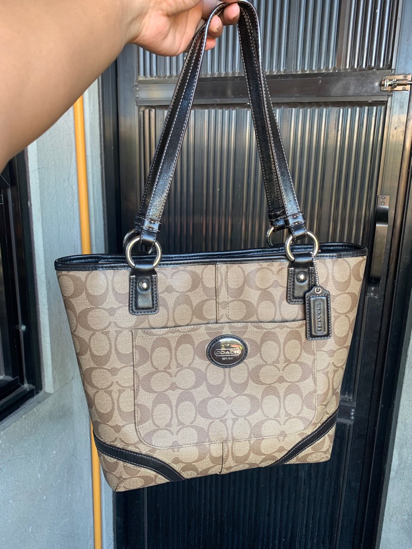 Coach medium size, Luxury, Bags & Wallets on Carousell