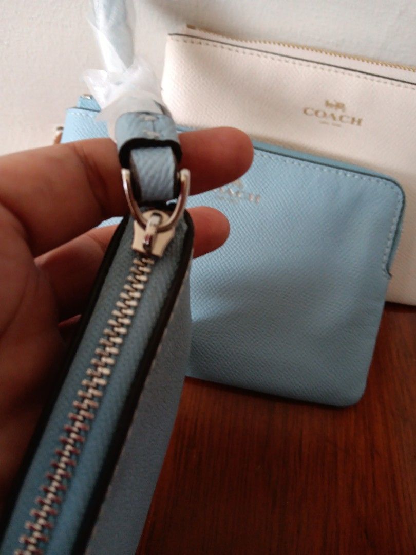 Coach Wristlet Original (Category: Wallets & Card holders) located in Las Pinas. Submitted by purselovebyisa (Listing ID 1264863264, Image 3). Description: Brand new 1500.