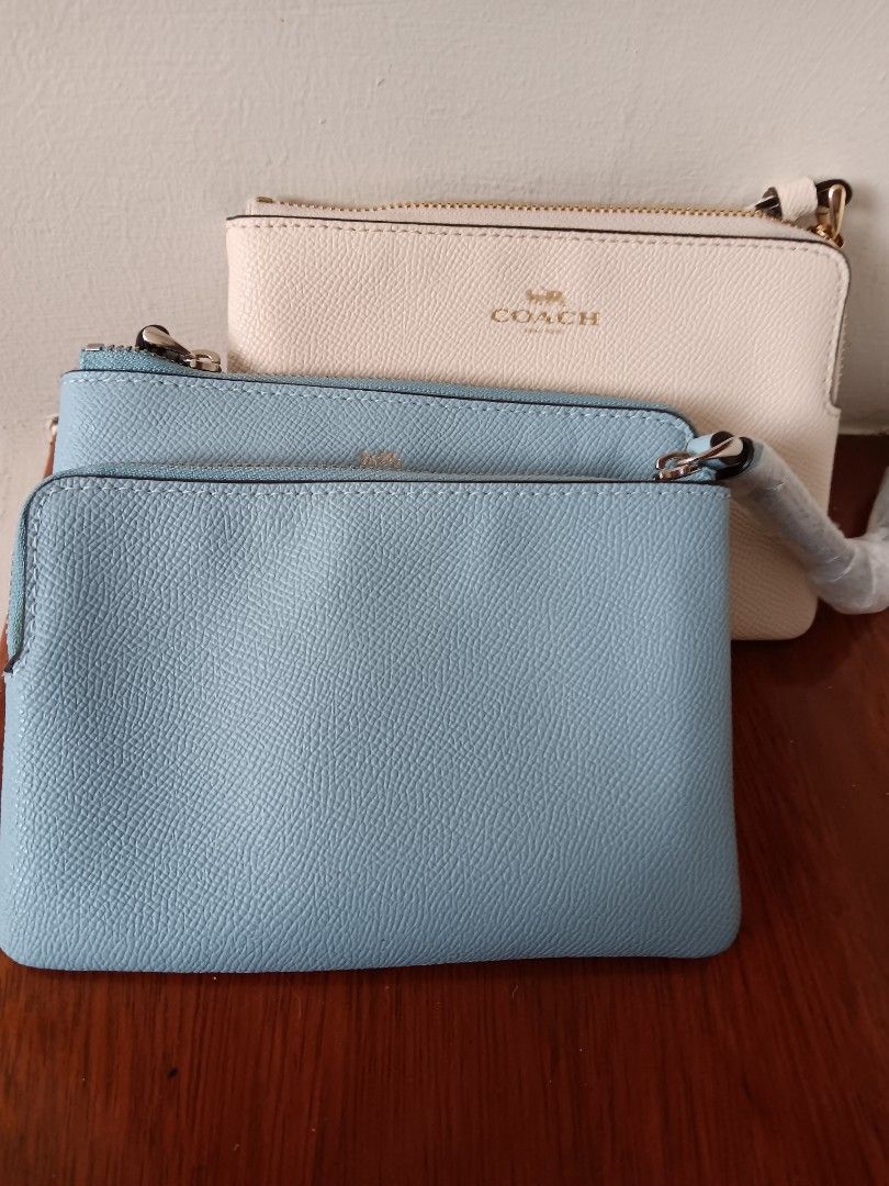 Coach Wristlet Original (Category: Wallets & Card holders) located in Las Pinas. Submitted by purselovebyisa (Listing ID 1264863264, Image 2). Description: Brand new 1500.