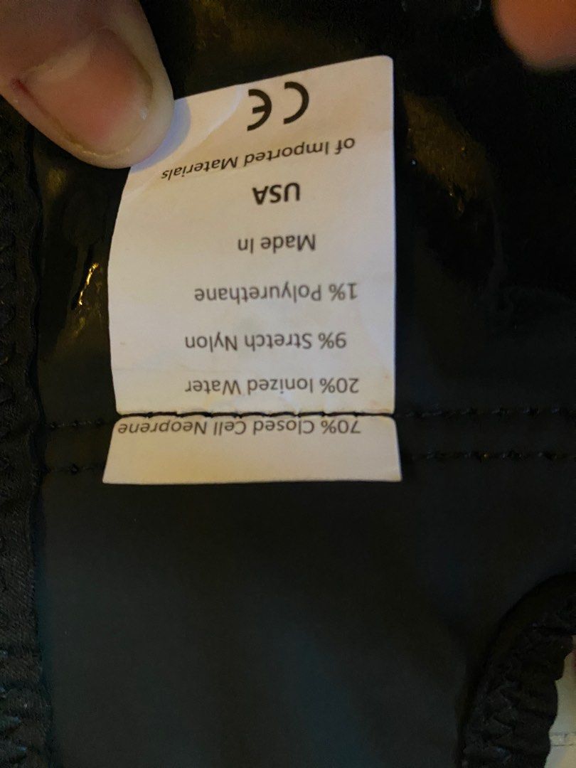Cold compression pad (Category: Medical Supplies & Tools) located in Singapore. Submitted by andreaehome (Listing ID 1264819947, Image 2). Description: Cold compression pad for injury suitable for knee, arm, shoulder. .