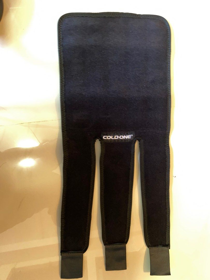 Cold compression pad (Category: Medical Supplies & Tools) located in Singapore. Submitted by andreaehome (Listing ID 1264819947, Image 1). Description: Cold compression pad for injury suitable for knee, arm, shoulder. .