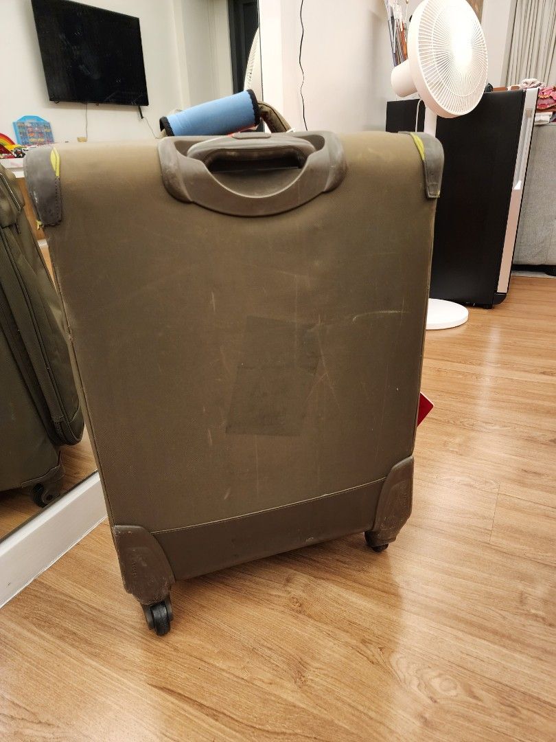 Delsey Medium Luggage - Fiber Lite (Category: Luggage) located in Pasig City. Submitted by pepperoo (Listing ID 1264821969, Image 2). Description: Delsey Fiber Lite 53Cm 4 -Wheel Cabin Trolley Case - Iguana The Fiber Lite range from Delsey offers style, contemporary design and an almost weightless luggage experience. With super light fabric, reinforced edges and architectural lines this range of suitcases is perfect for the frequent traveller and