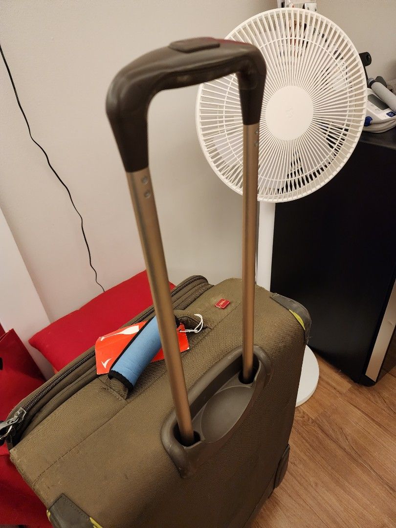 Delsey Medium Luggage - Fiber Lite (Category: Luggage) located in Pasig City. Submitted by pepperoo (Listing ID 1264821969, Image 3). Description: Delsey Fiber Lite 53Cm 4 -Wheel Cabin Trolley Case - Iguana The Fiber Lite range from Delsey offers style, contemporary design and an almost weightless luggage experience. With super light fabric, reinforced edges and architectural lines this range of suitcases is perfect for the frequent traveller and