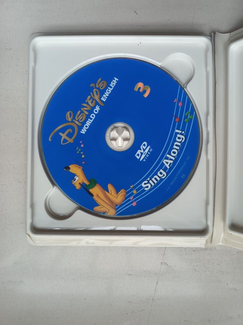 Disney's World of English DVD, 興趣及遊戲, 書本& 文具, 小朋友書