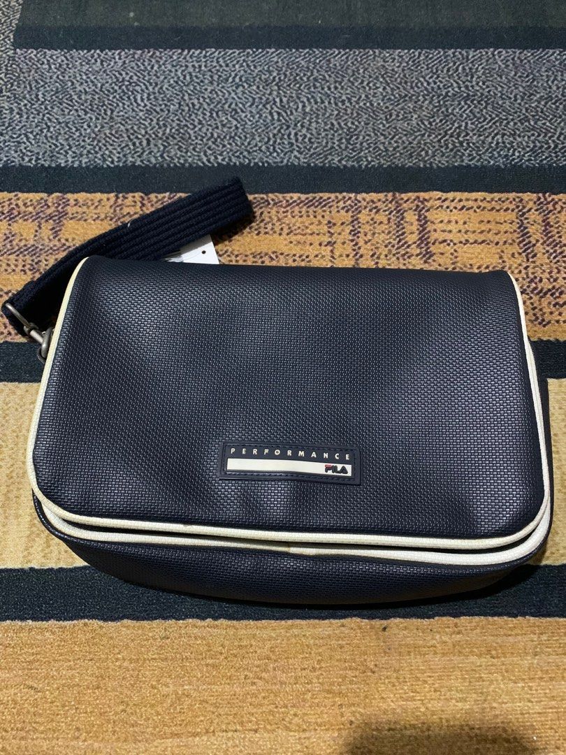 Fila clutch store