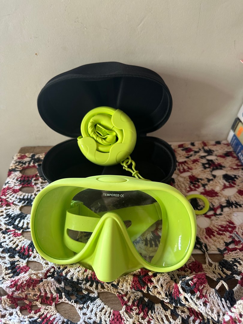 Frameless Set Freediving mask and foldable snorkle, Sports Equipment ...