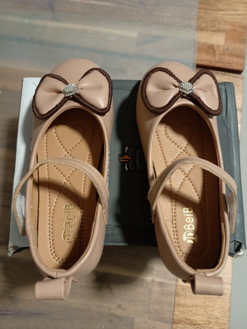 Girls shoe top size 31