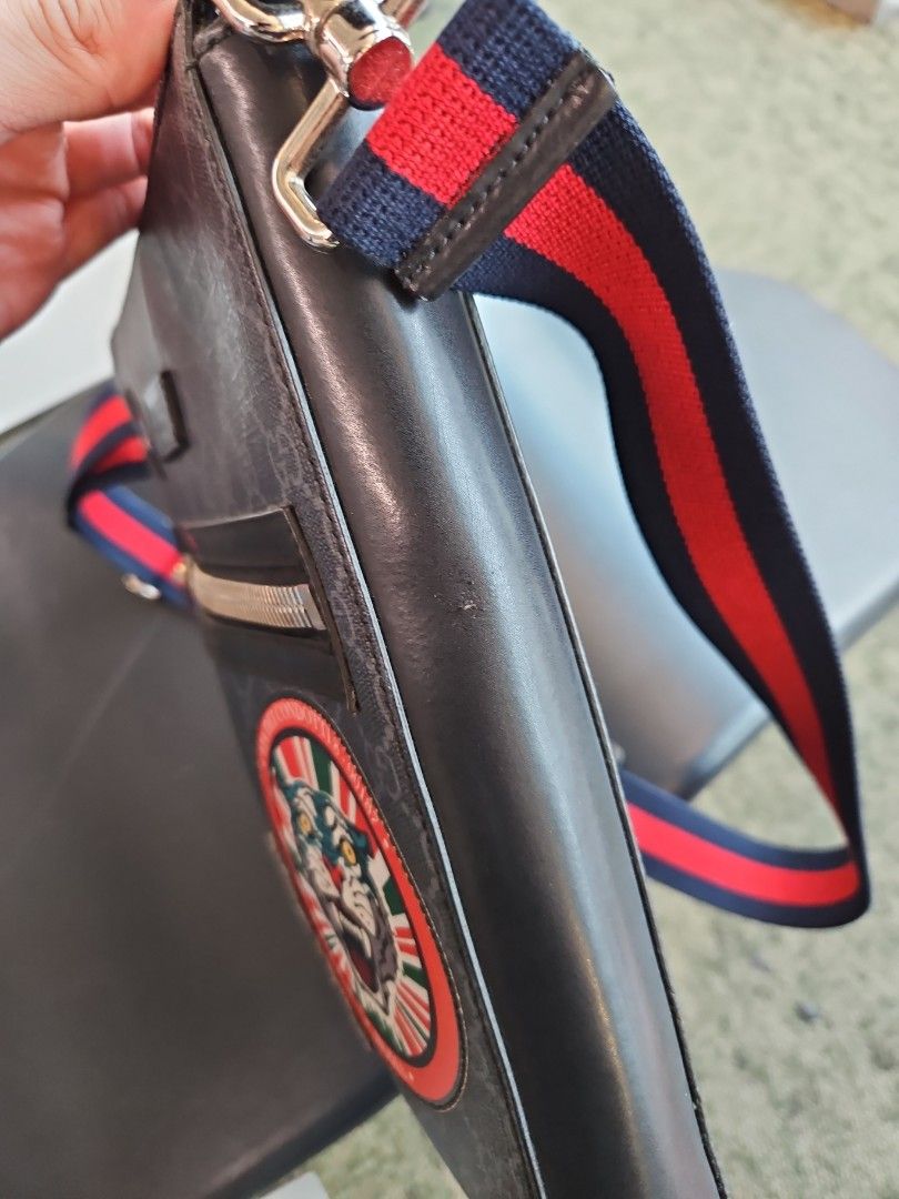 Gucci messenger bag tiger top