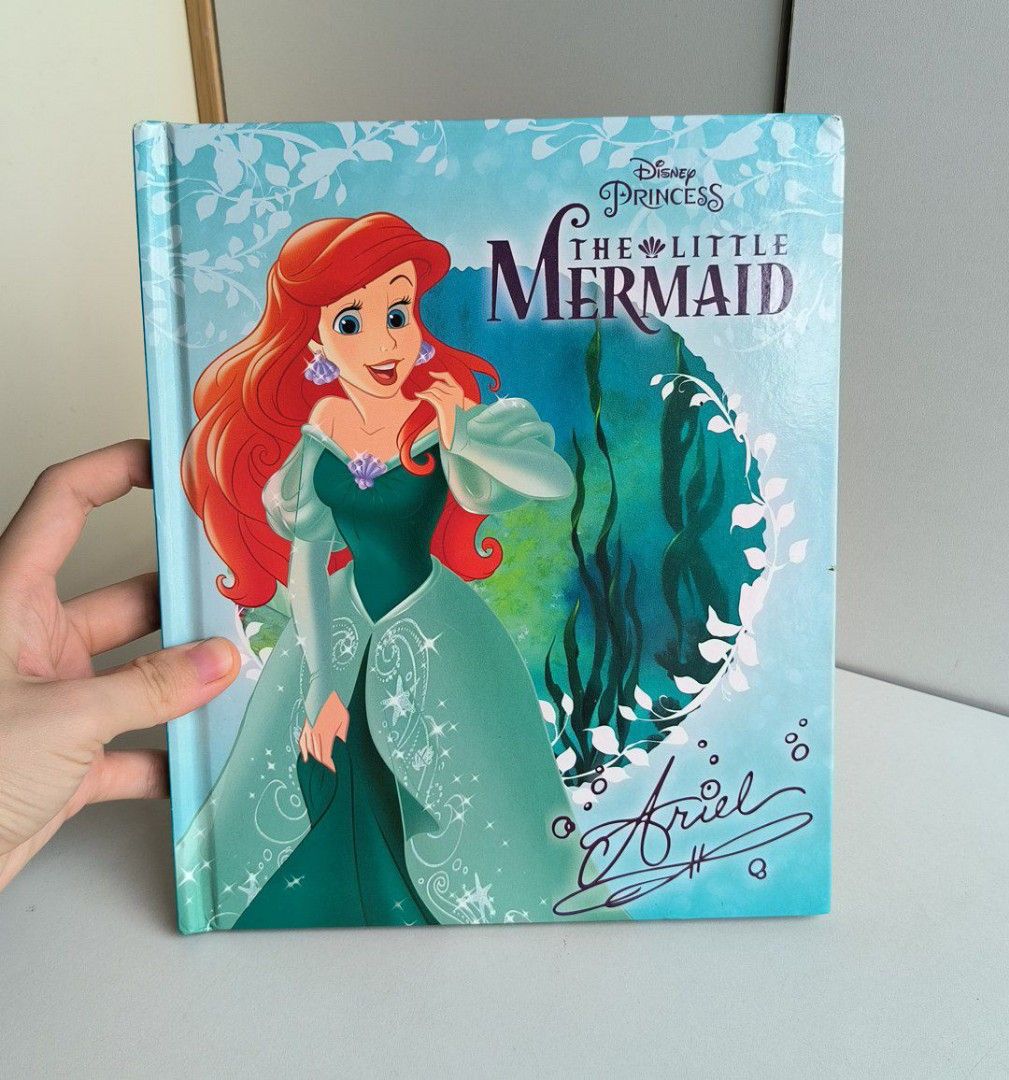Hardcover Disney Princess little mermaid Like new inside Rm8, Hobbies