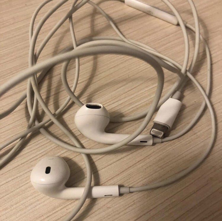 Harga headset 2025 iphone di ibox