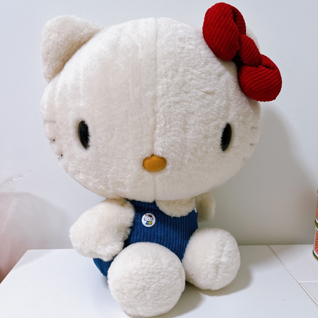 Hello Kitty 50周年日本限定公仔, 興趣及遊戲, 玩具 & 遊戲類 - Carousell