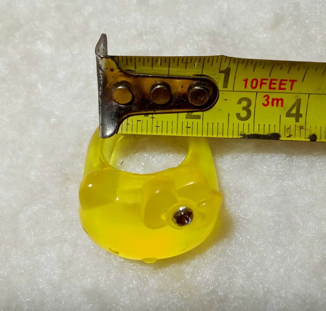 HELLO KITTY PLASTIC RING Sanrio, Hobbies & Toys, Memorabilia ...