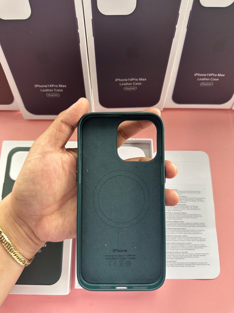 iPhone 14 Pro Max Magsafe Leather Case With Animation (Forest Green) (Category: Cases & Sleeves) located in Quezon City. Submitted by danii_03 (Listing ID 1264852734, Image 2). Description: .
