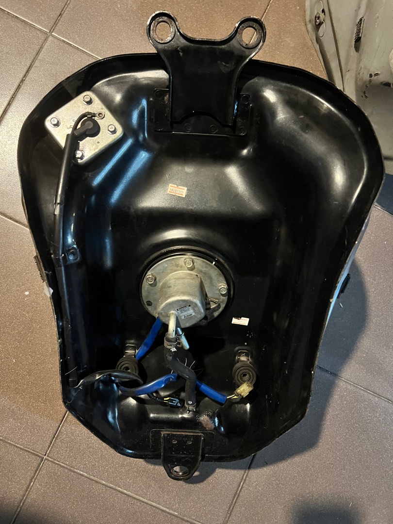 Kawasaki Z800 Fuel Tank, Motorbikes on Carousell