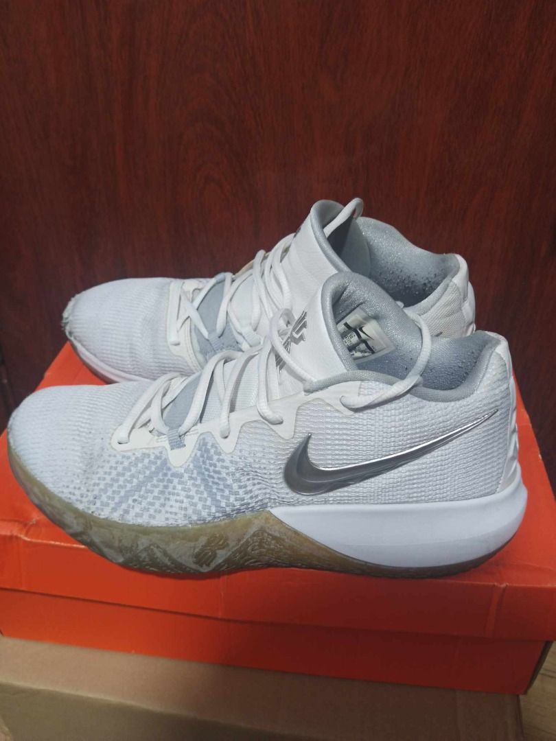 Kyrie White Flytrap Metallic Silver for men (Category: Sneakers) located in Manila. Submitted by kickshoeph (Listing ID 1264810613, Image 3). Description: Original Pair (bought in singapore nike store) Lightly Used Condition: 8.5/10 Size: 11 Shipping nationwide Phil MOP: GCASH PHP: 4500 +SF Meetup - around metro manila pasay, makati.