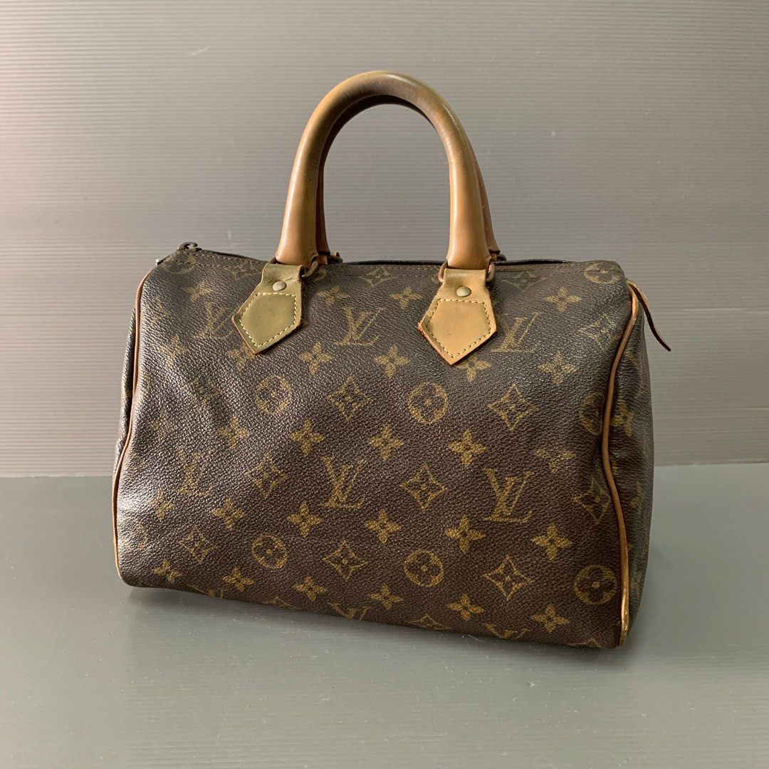 LV Speedy 25 Monogram Louis Vuitton Vintage, Luxury, Bags & Wallets on  Carousell