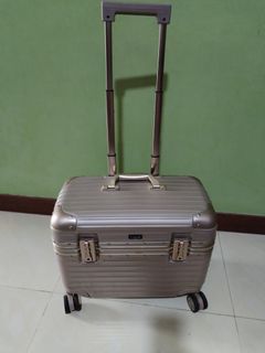 Luggage bag for make up sifu.