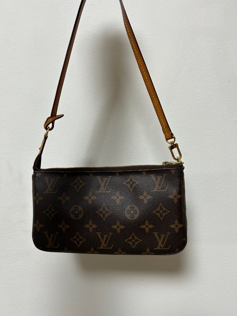 bag review: Louis Vuitton Epi Pochette Accessoires 23 