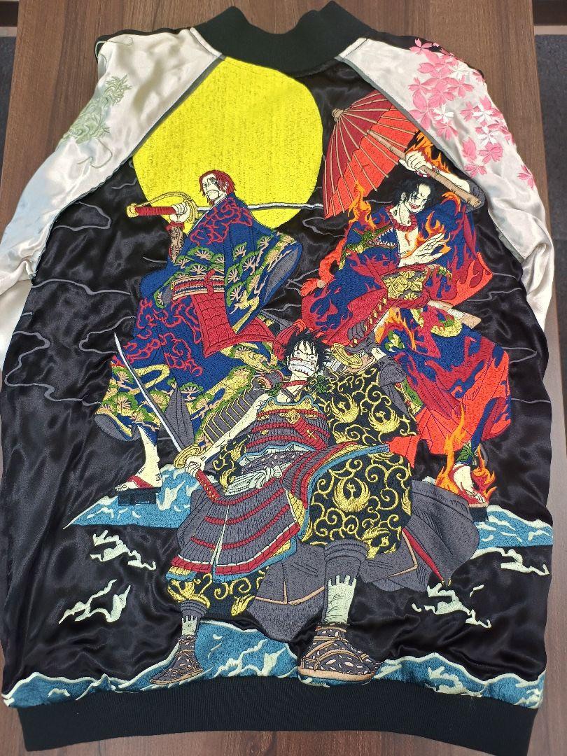 只此一件>全新M碼正版海賊王One Piece X 絡繰魂武者路飛艾斯紅髮櫻花雙面刺繡風褸外套(pop,wcf,dwc,figurart  zero,五檔,), 男裝, 外套及戶外衣服-