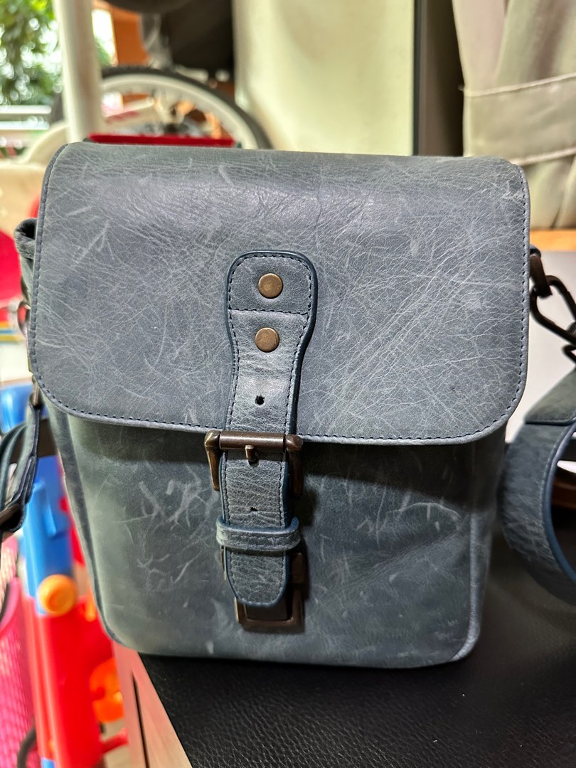 MegaGear Torres Mini Top Grain Leather Camera Messenger Bag for