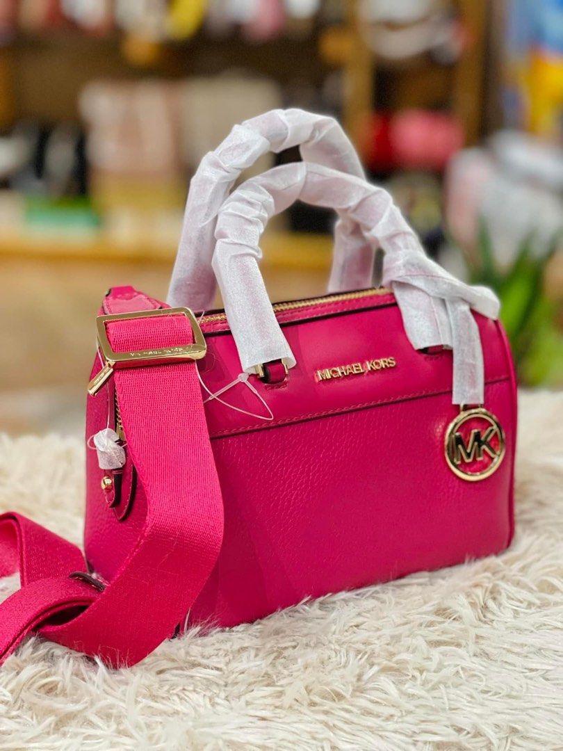 Michael kors 2024 pink duffle bag