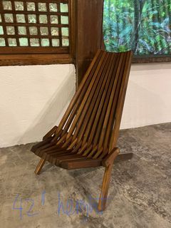 Minimalist outdoor/indoor wooden lounge chair