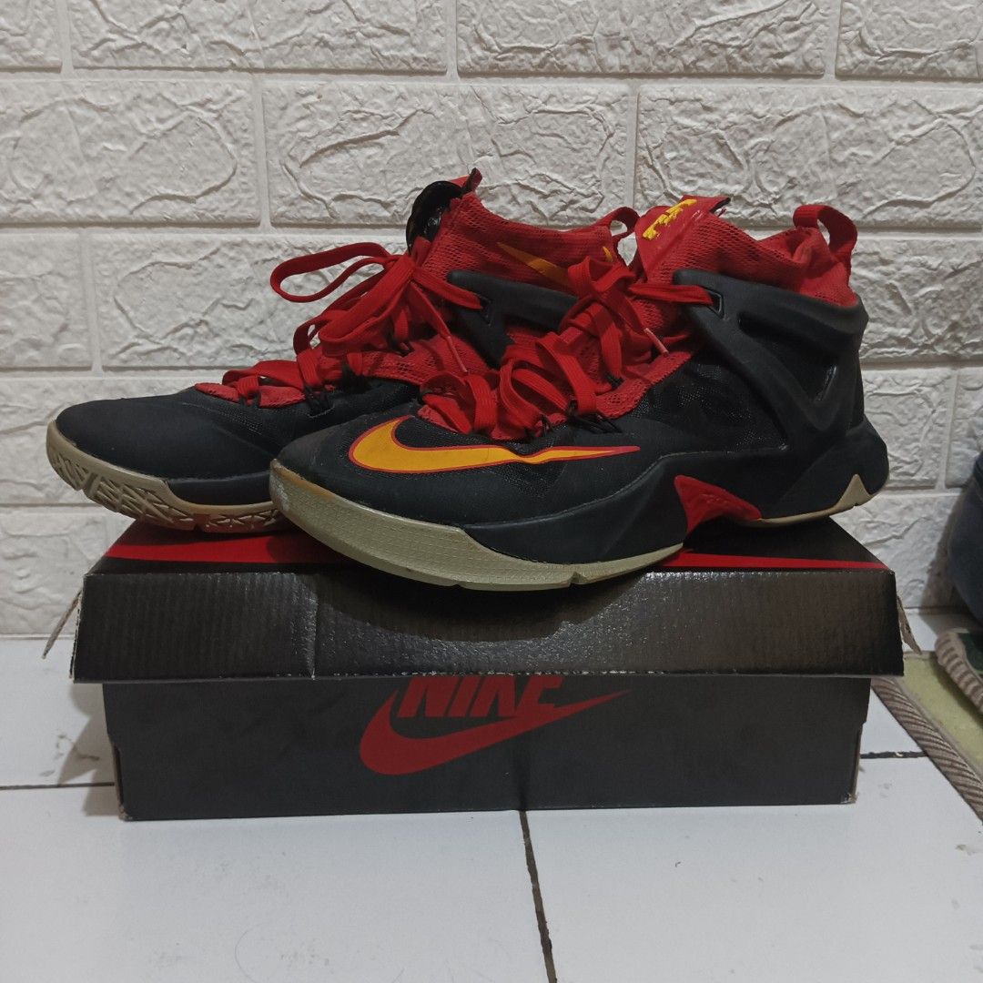 Sepatu basket nike lebron james on sale