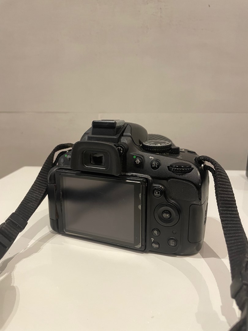 Nikon D5100 Camera Flip Screen, Photography, Cameras on Carousell