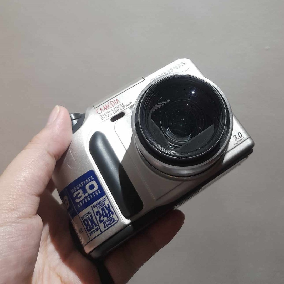 OLYMPUS Camedia C720 Ultra Zoom Digital Camera (Freebie untested