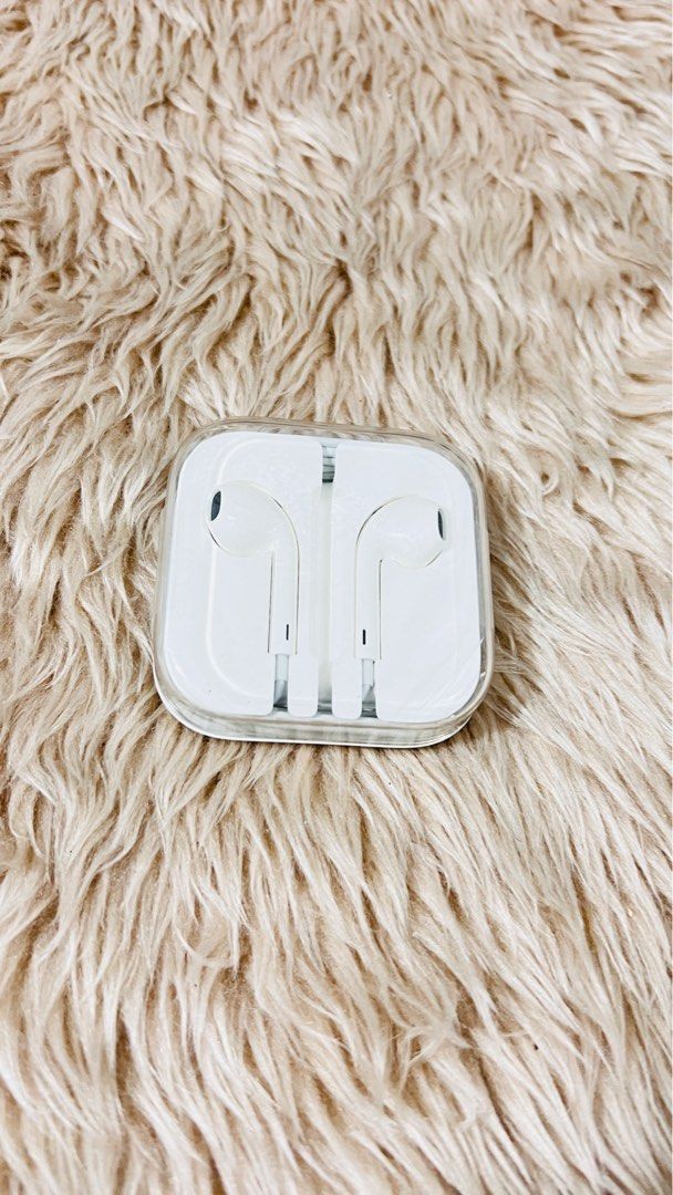 Original Apple Iphone Earphones Headset 3.5mm Audio Jack (Category: Earphones) located in Manila. Submitted by luce_stella (Listing ID 1264962271, Image 3). Description: Original Apple Iphone Earphones Headset 3.5mm Audio Jack Just kept in the cabinet Never used 699 each From my iphone XR and 7 box I use airpods now so I do not need this Location: QC Mode of payments: Gcash or BDO or Unionbank Grab or Lalamove Buyer shoulders additional shipping 