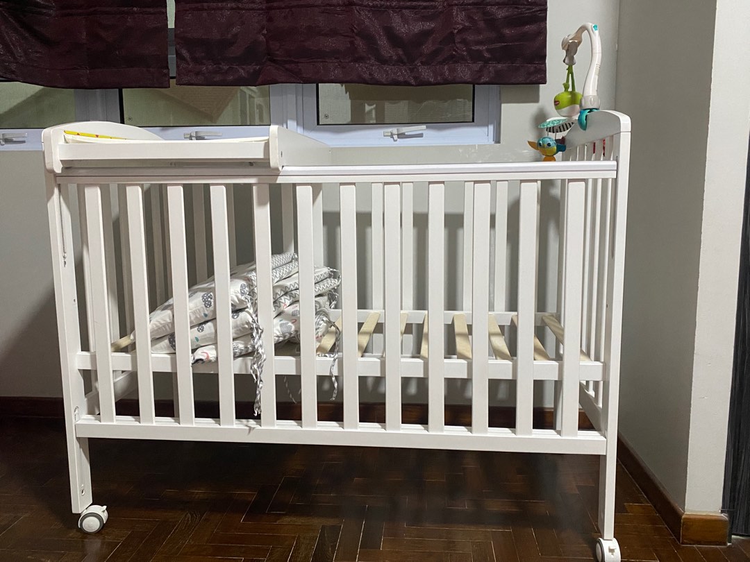 Palette Box Cot & Changing Table (No mattress), Babies & Kids, Baby