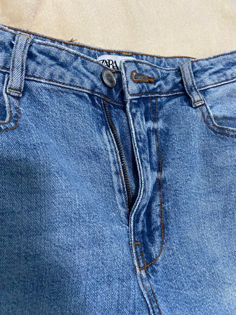 Preloved Zara Straight Cut Jeans (Category: Jeans) located in San Isidro. Submitted by bianca2000. (Listing ID 1264953323, Image 3). Description: Very nice quality Comfy High waist Waist - 28inches Length - 80cm.