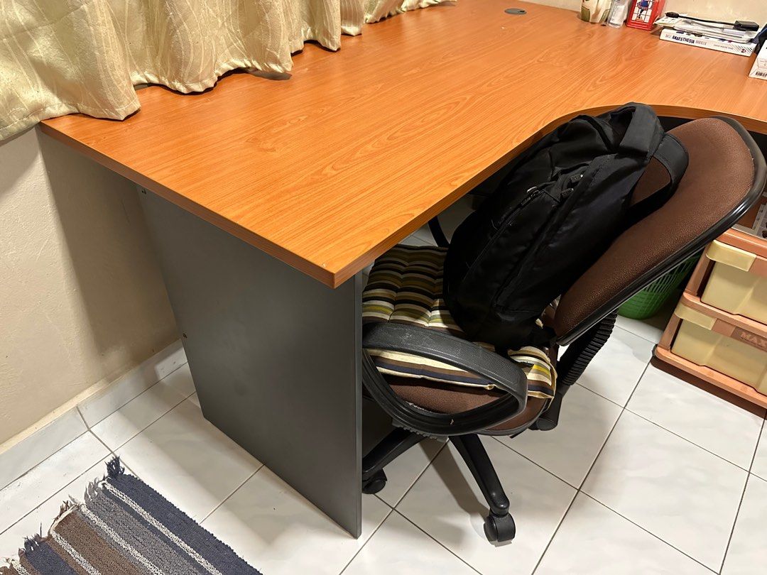 Premium shop study table