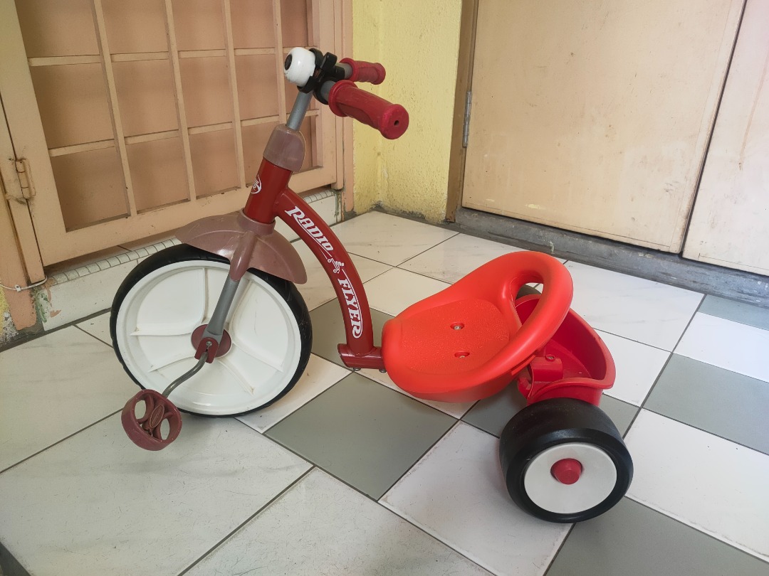 RADIO FLYER GROW AND GO MODEL 470 Flyer Tricycle Sports