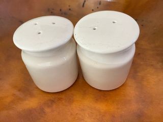 Le Creuset Salt And Pepper Shakers - Off White (BNIB)