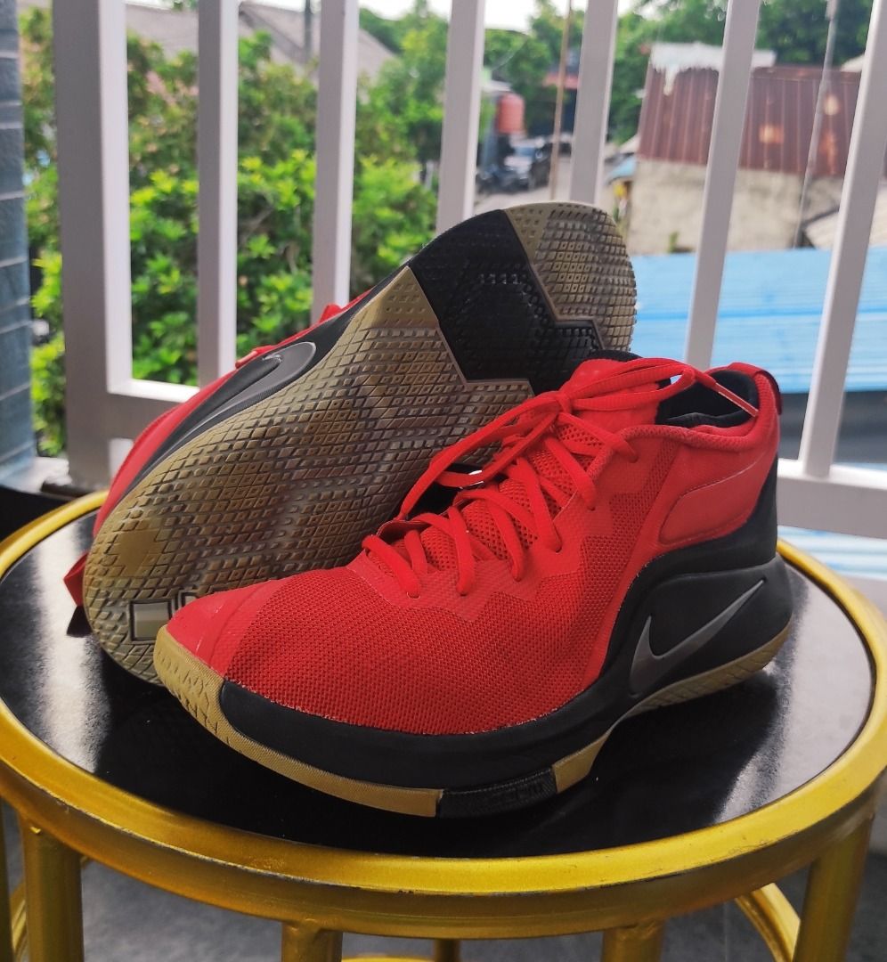 Lebron witness 2 on feet store