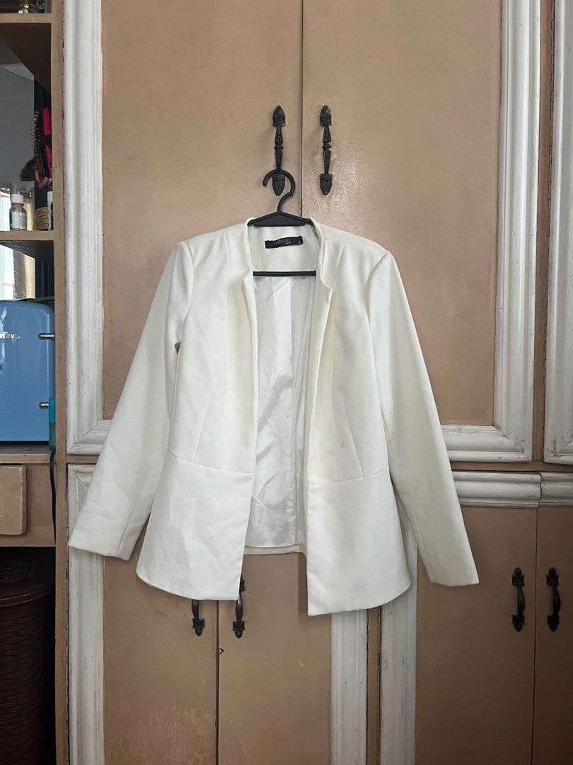 SM Woman White Blazer