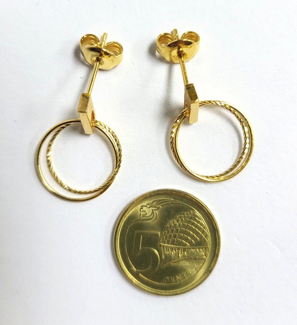 Two Gold Ear Drops Women s Fashion Jewelry Organisers