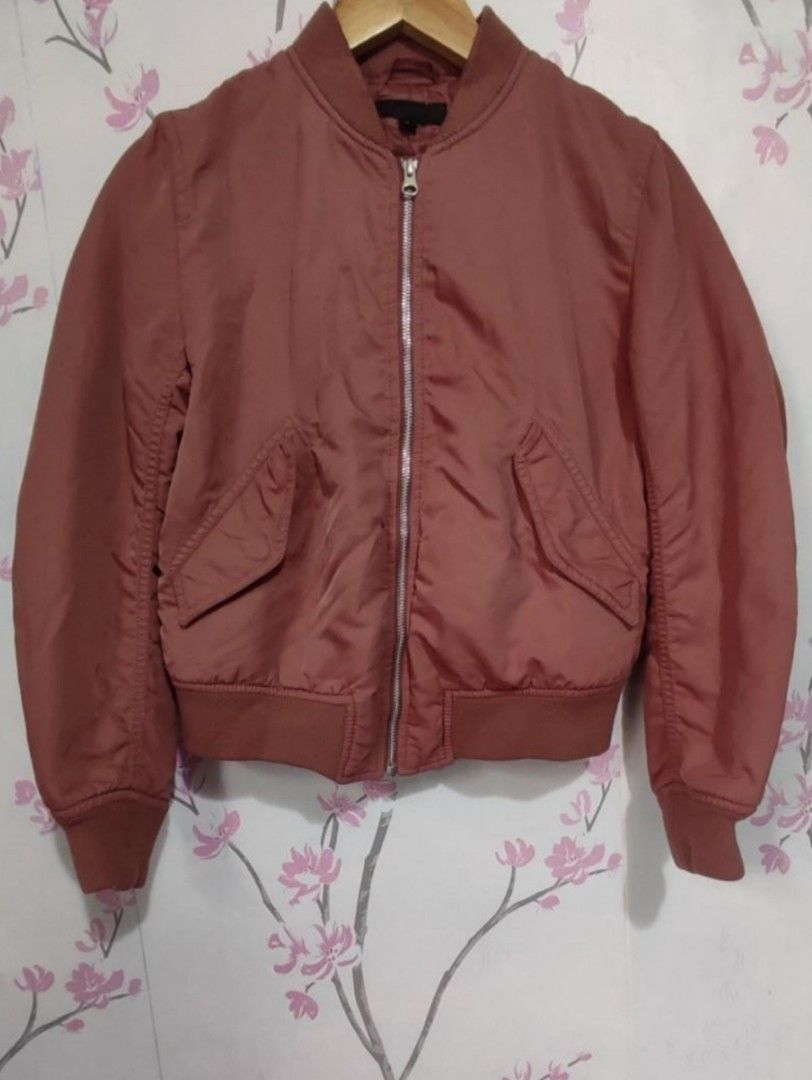 Uniqlo Bomber Jacket (Category: Coats, Jackets and Outerwear) located in Baguio. Submitted by Choosehere22 (Listing ID 1264811138, Image 1). Description: ang nice ng kulay neto in very good condition medium on tag pero keri lng sa small.