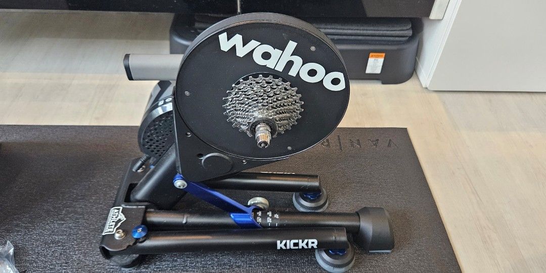 Wahoo Kickr Gen 3 upgrade with Axis Feet, Sports Equipment, Other