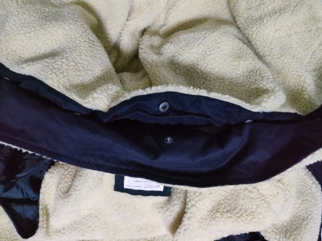 Winter Jacket (Category: Babies & Kids Fashion) located in Singapore. Submitted by mousieme (Listing ID 1264836664, Image 6). Description: Girl's ZARA jacket size 9/10 (140cm). Well constructed jacket with hood and fleece lining fully detachable (3 pcs), versatile for autumn, spring or winter use..
