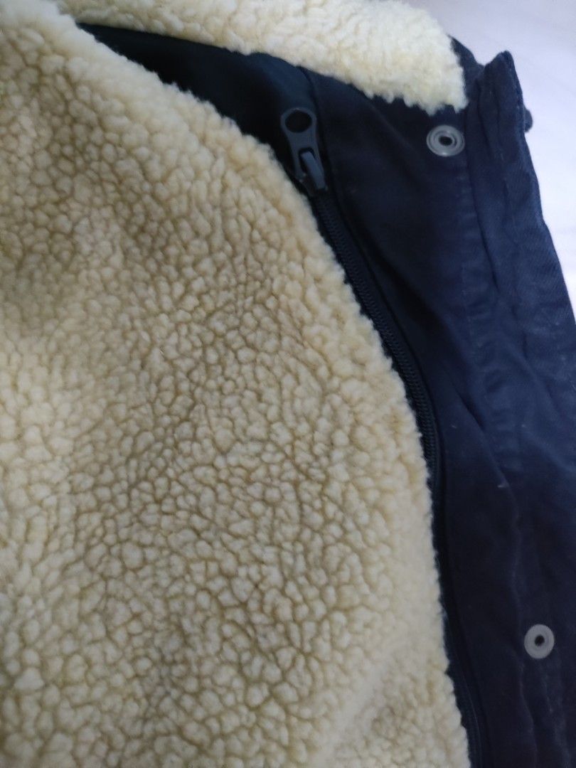 Winter Jacket (Category: Babies & Kids Fashion) located in Singapore. Submitted by mousieme (Listing ID 1264836664, Image 7). Description: Girl's ZARA jacket size 9/10 (140cm). Well constructed jacket with hood and fleece lining fully detachable (3 pcs), versatile for autumn, spring or winter use..