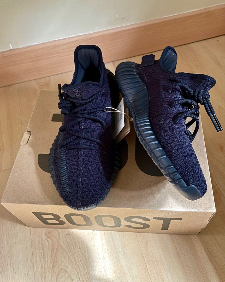 Yeezy 350v2 ONYX