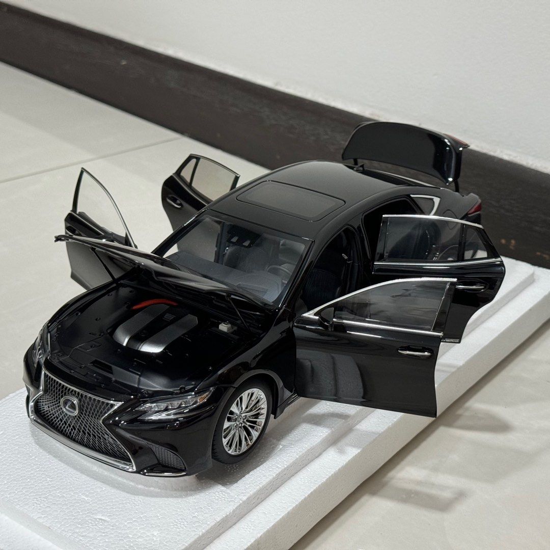 1:18 AutoArt Lexus LS500h (Black), Hobbies & Toys, Toys & Games on