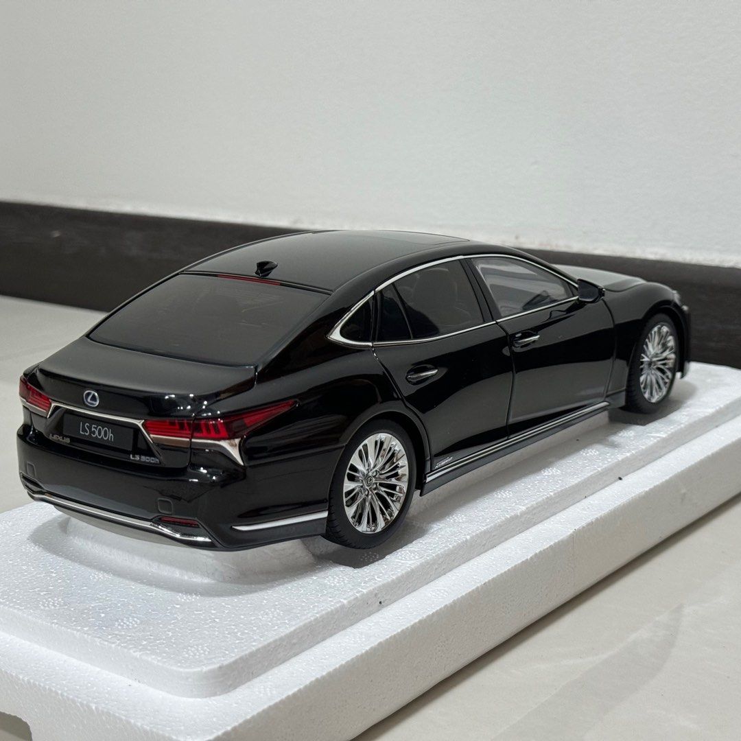 1:18 AutoArt Lexus LS500h (Black), Hobbies & Toys, Toys & Games on